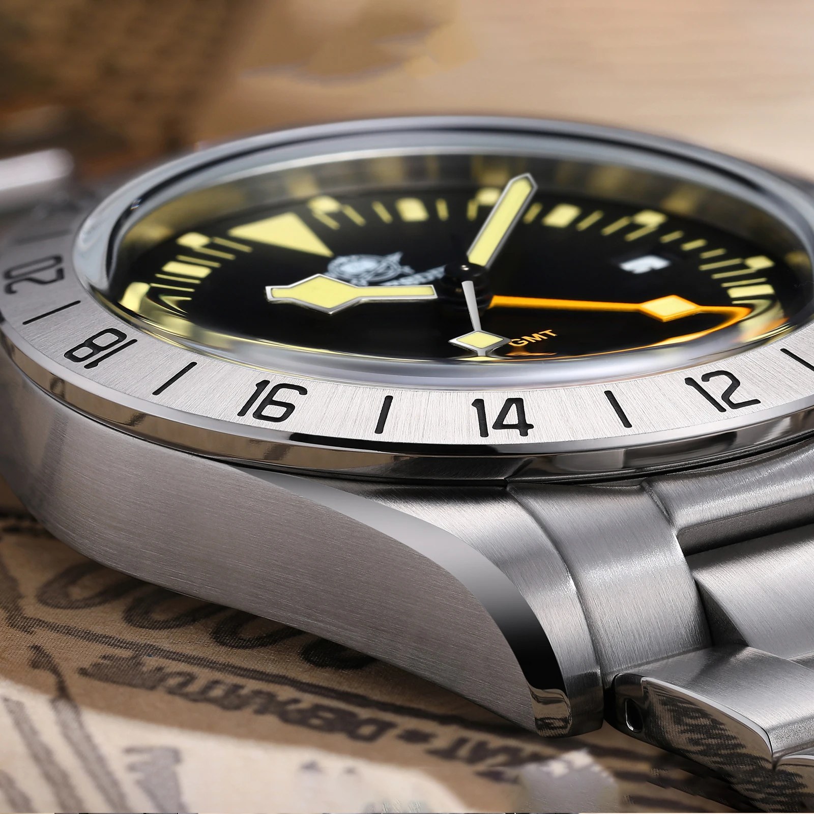 ADDIESDIVE Stainless Steel GMT - đánh giá và giá Anti Blue Light Film